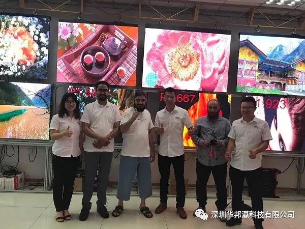 沙特阿拉伯客戶來我司考察LED顯示、拼接屏等大屏幕顯示設(shè)備，并簽訂采購訂單合同
