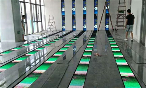 室內(nèi)led顯示屏獨(dú)特設(shè)計成地磚屏項(xiàng)目案例